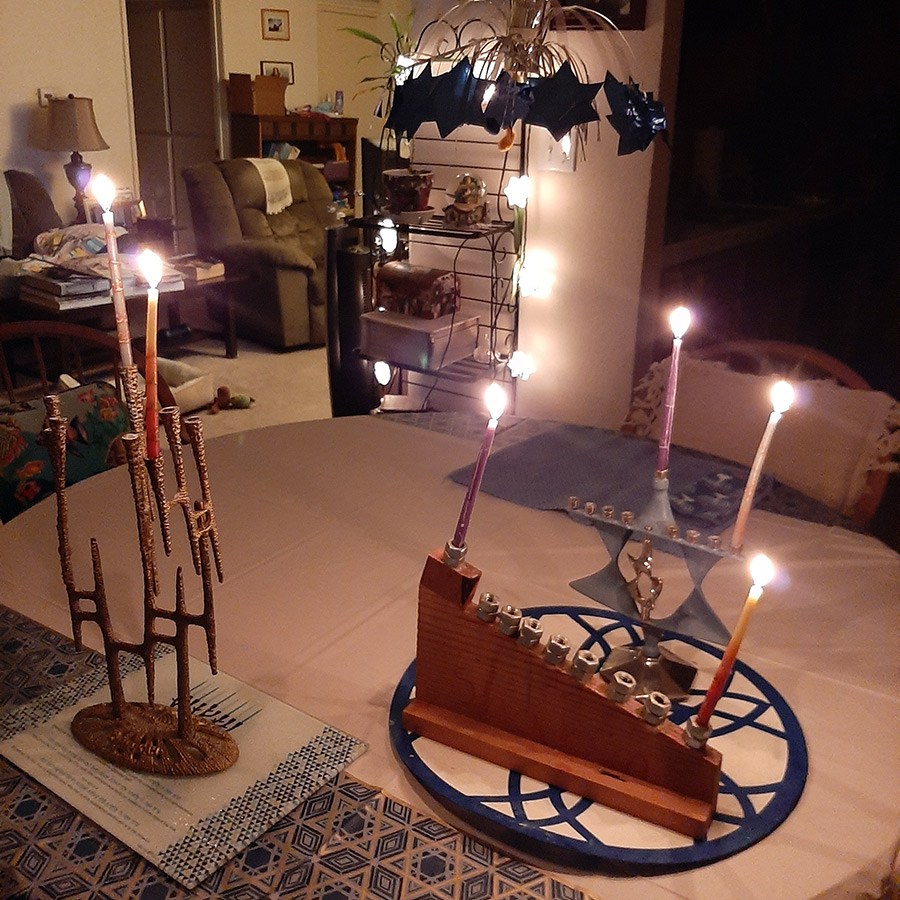 Joanne-Serin-from-Sherman-Oaks-California-USA תמונה מכם: חנוכה בביתה של ג'ואן סרין משרמן אוקס, קליפורניה