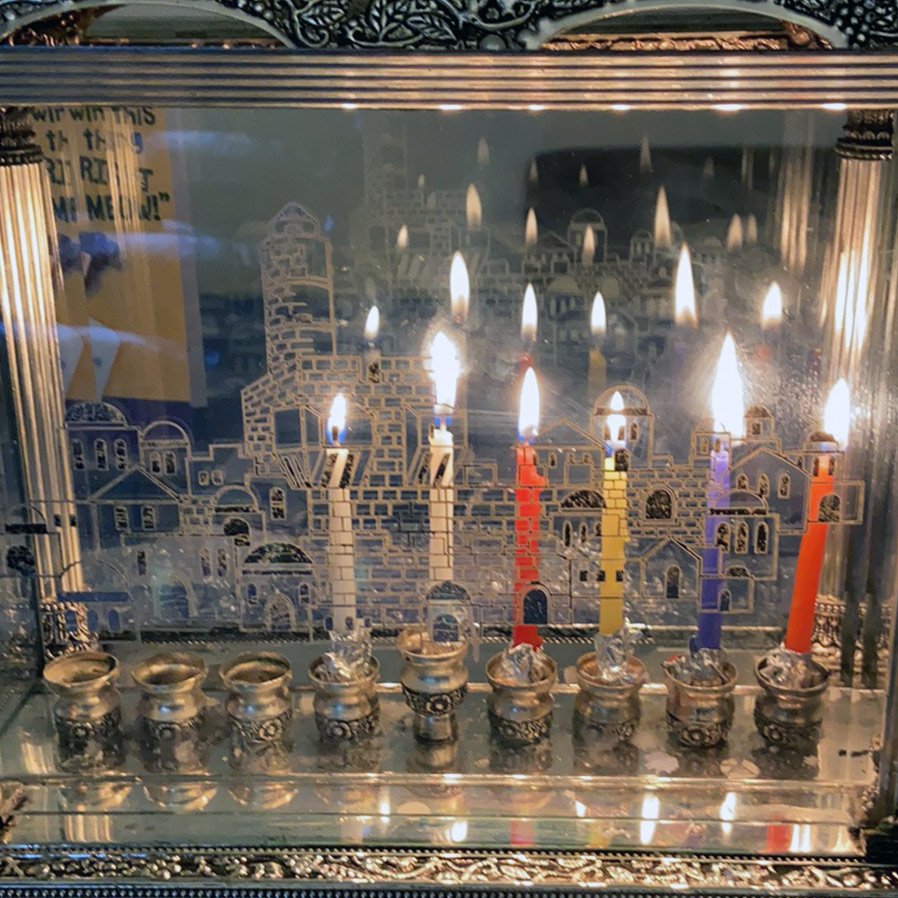 Stacey-Kadosh-NJ תמונה מכם: הדלקת נרות בביתה של סטייסי קדוש בניו ג'רזי