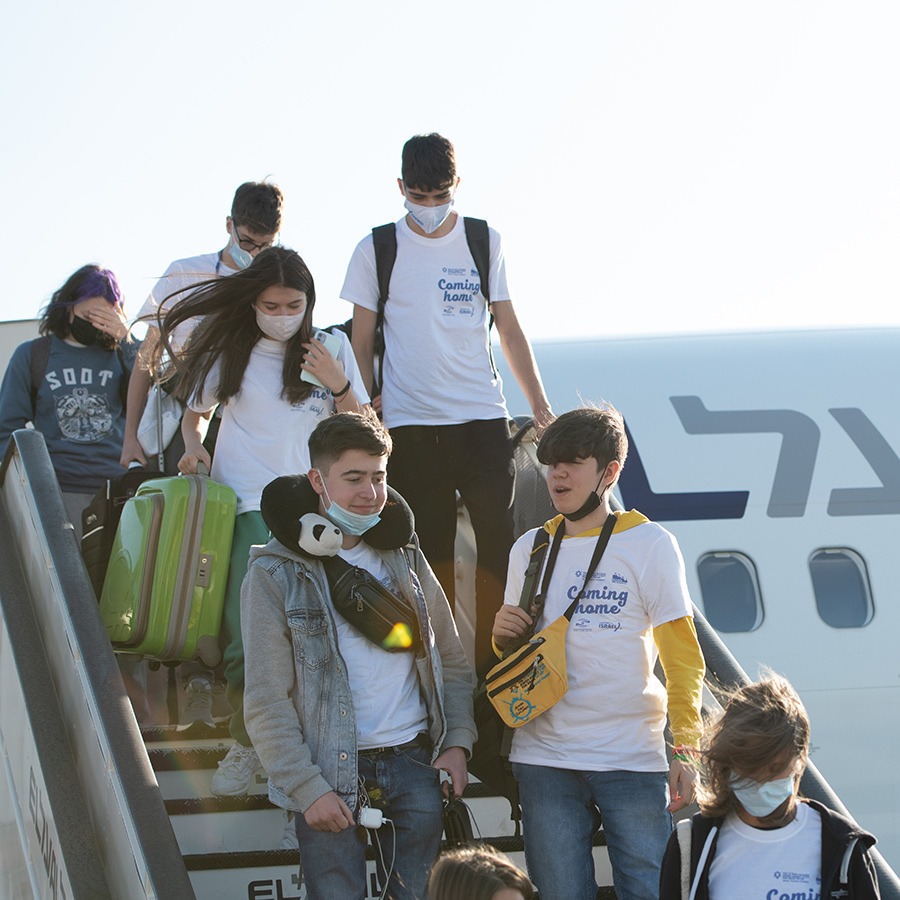 הנערים מאוקראינה נוחתים בביתם החדש בארץ הנערים מאוקראינה נוחתים בביתם החדש בארץ