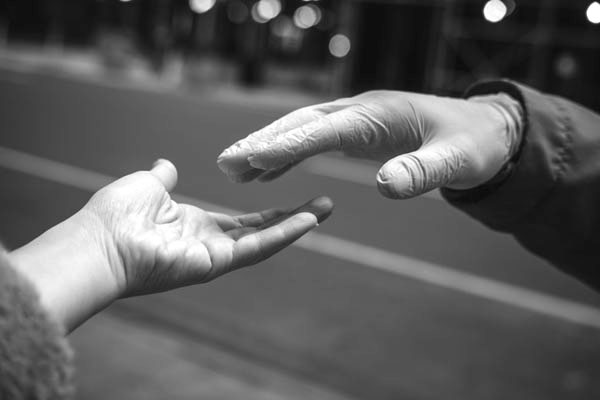 Jewish families struggling in Italy and Spain