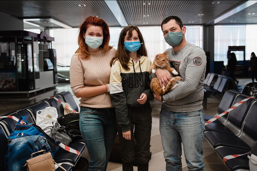 New Olim from Ukraine, Including Pets, Land in Israel