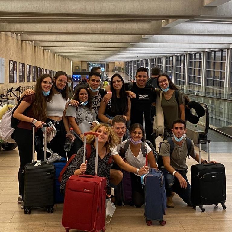Young Israeli Emissaries Arrive in California Amidst Coronavirus