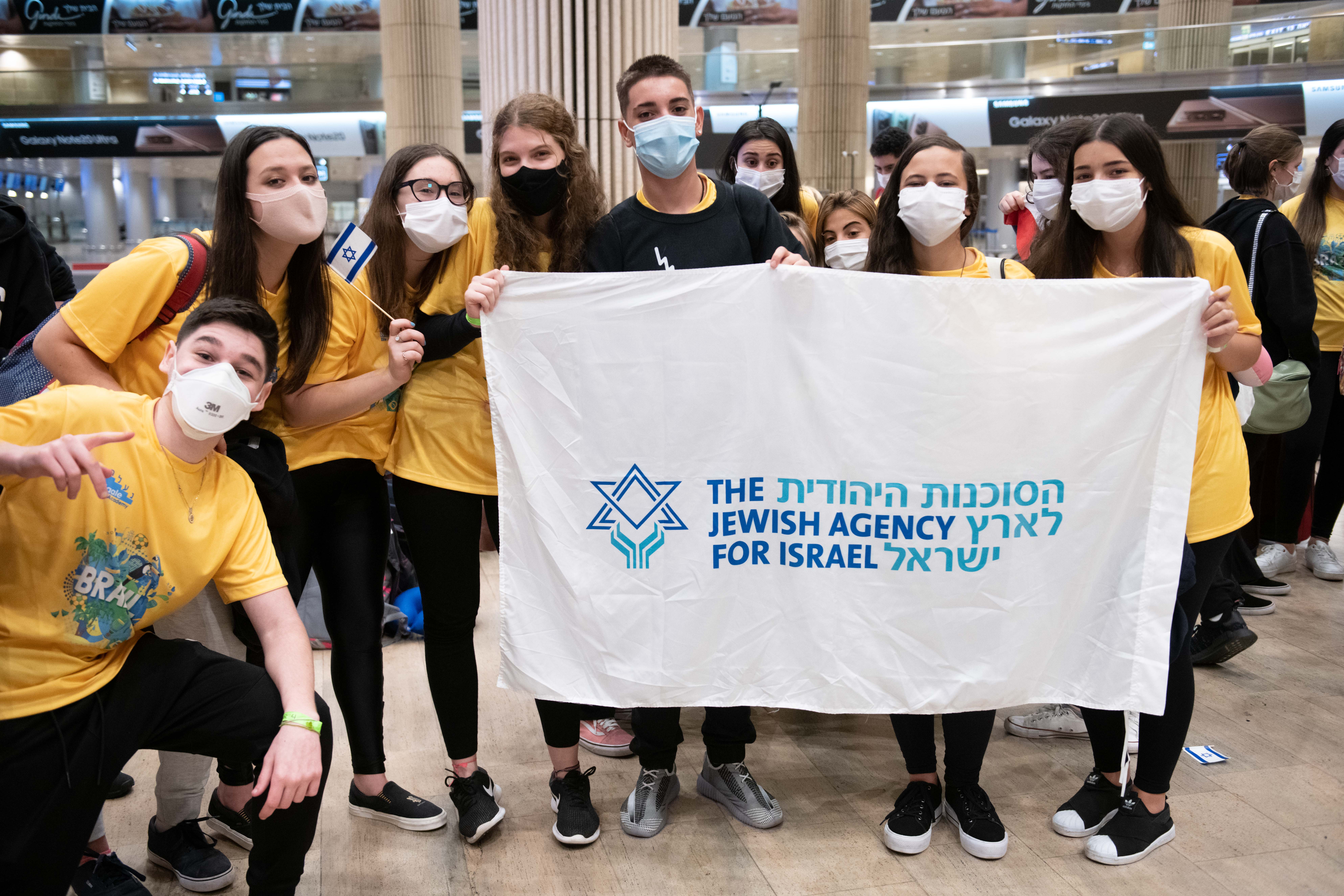 Young Brazilians, Ukrainians Land in Israel